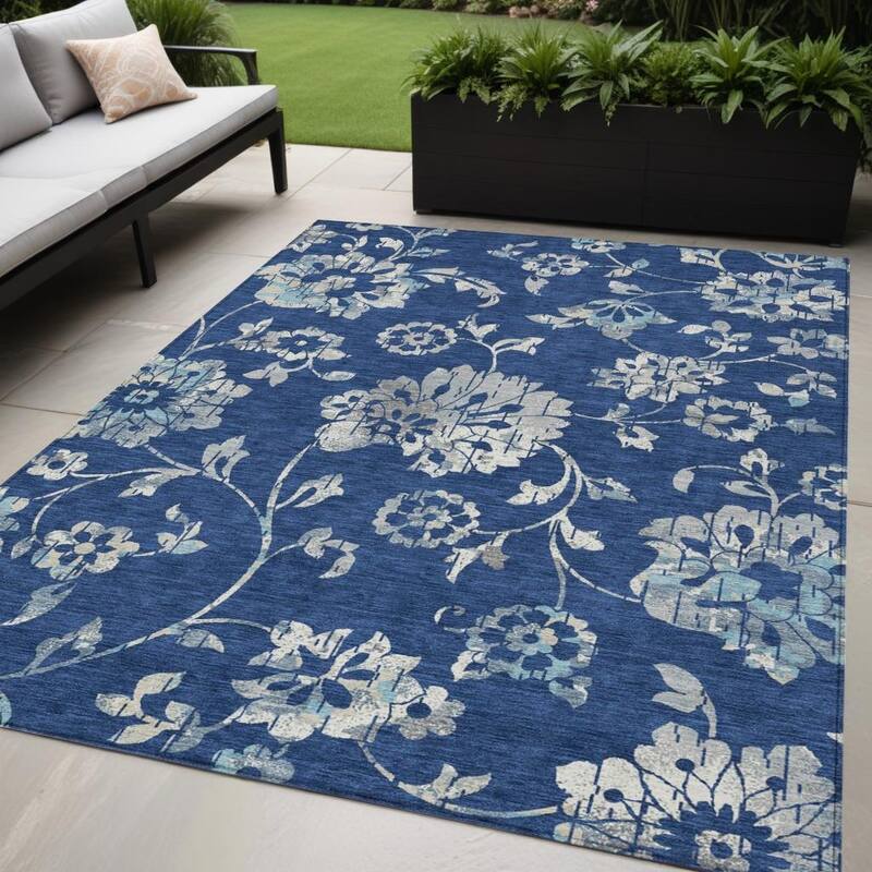 HomeRoots Floral Transitional Rectangle Outdoor Rug - 5' X 8'