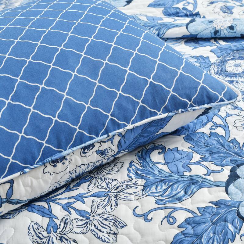 The Curated Nomad Chorro 3-piece Quilt Set