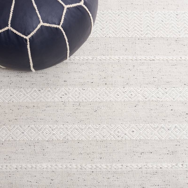 SAFAVIEH Handmade Kilim Petya Farmhouse Stripe Rug