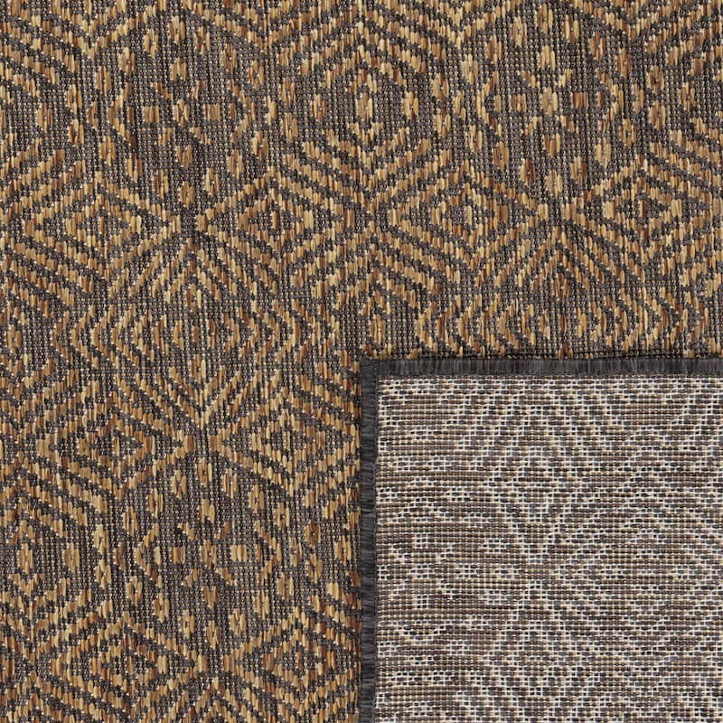 Indoor & Outdoor Rug with Modern Aztec Pattern
