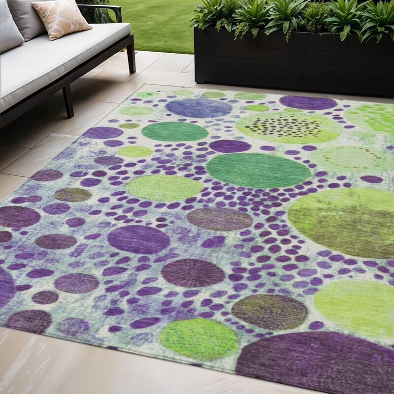 HomeRoots Geometric Transitional Rectangle Outdoor Rug - 5' X 8'