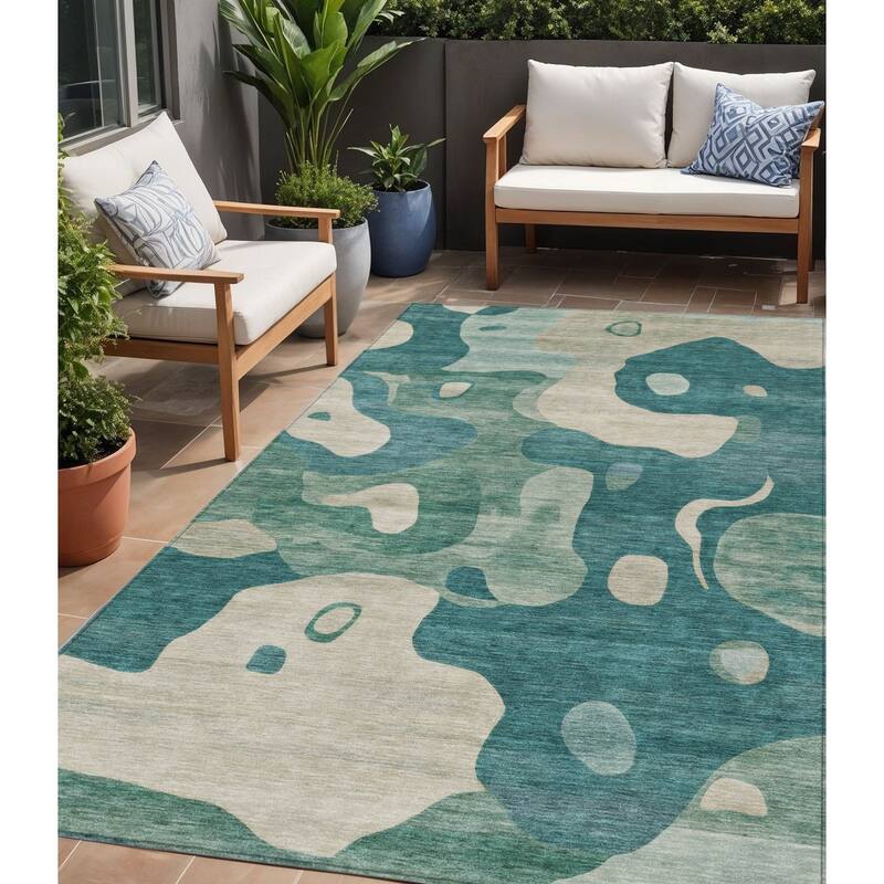 HomeRoots Abstract Transitional Rectangle Outdoor Rug - 5' X 8'
