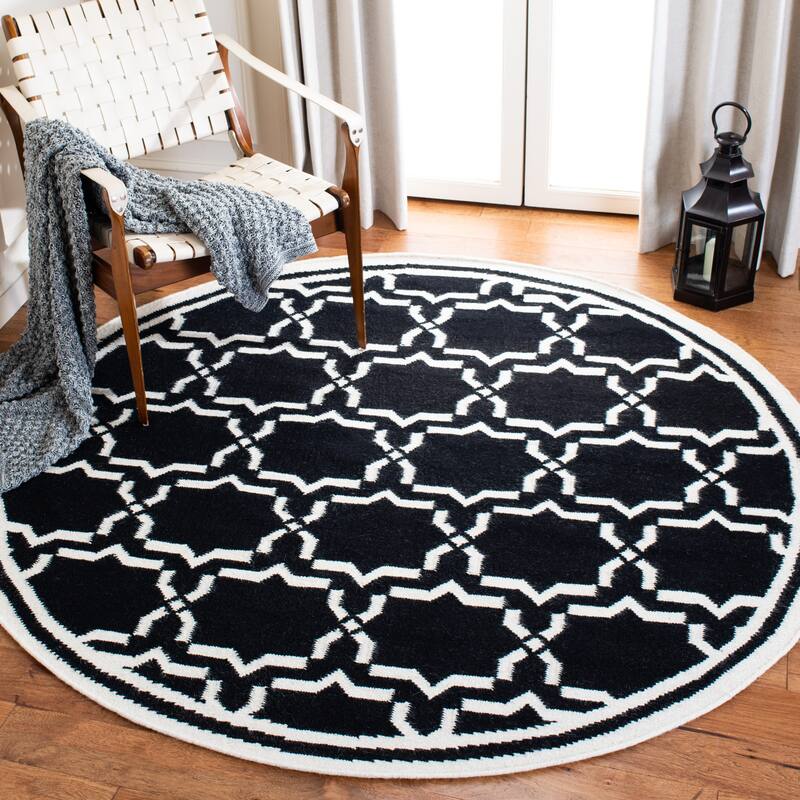 SAFAVIEH Handmade Flatweave Dhurries Everina Modern Moroccan Wool Rug - 6' Round - Black/Ivory