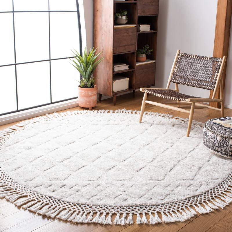 SAFAVIEH Handmade Casablanca Shag Grozdanka Tribal Wool Rug - 7' x 7' Round - Ivory