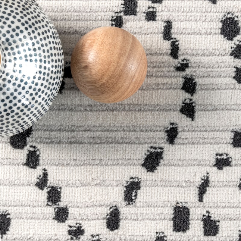 Nuloom Mila Moroccan Diamond Trellis Area Rug