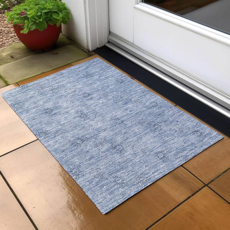 Machine Washable Indoor/ Outdoor Chantille Floral Burst Rug - Sky - 1'8" x 2'6"