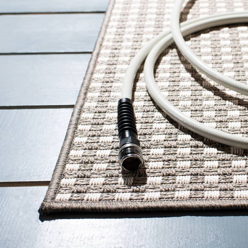 SAFAVIEH Lakeside Nexhmie Indoor/ Outdoor Waterproof Patio Backyard Rug