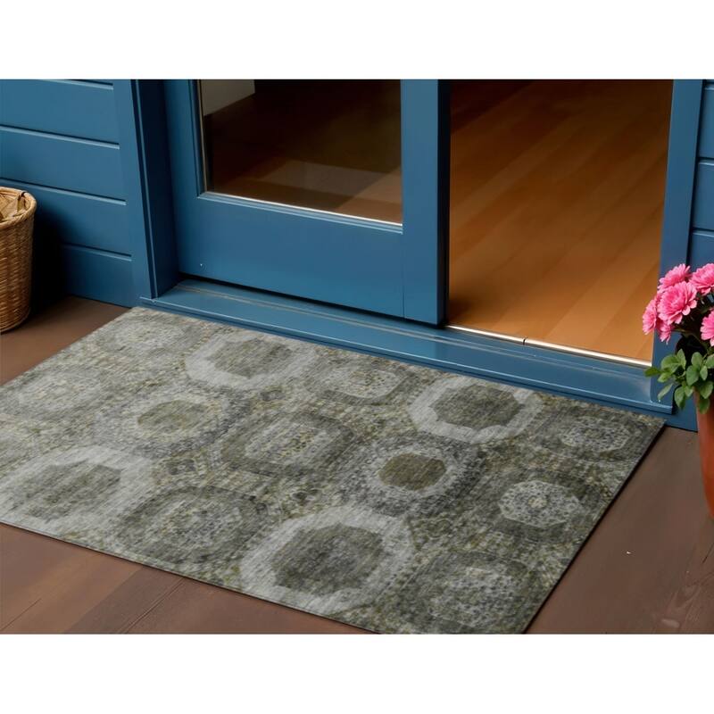 HomeRoots Medallion Transitional Rectangle Outdoor Rug - 3' x 5'