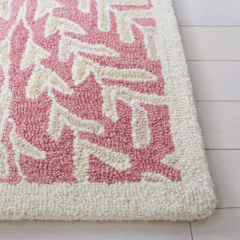 SAFAVIEH Handmade Capri Ilianka Wool Rug