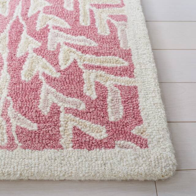 SAFAVIEH Handmade Capri Ilianka Wool Rug
