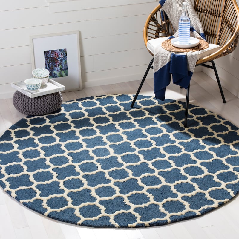 SAFAVIEH Handmade Cambridge Touria Modern Moroccan Wool Rug - 6' Round - Navy/Ivory