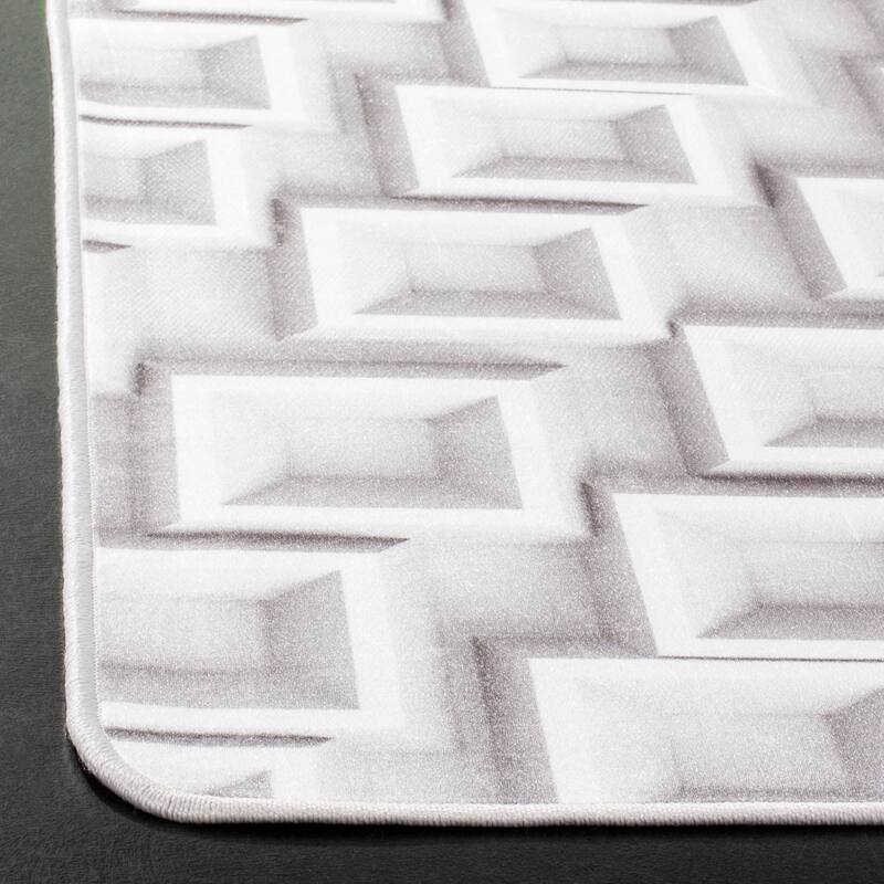 SAFAVIEH Daytona Machine Washable Slip Resistant Hadia Graphic Rug