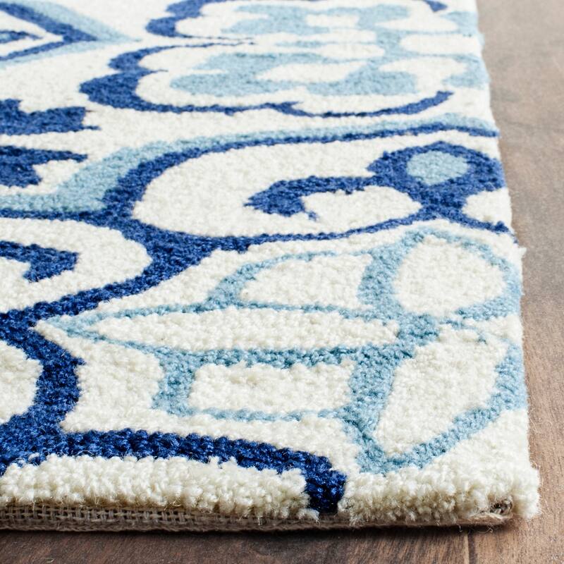 SAFAVIEH Handmade Four Seasons Alberdina Floral Rug
