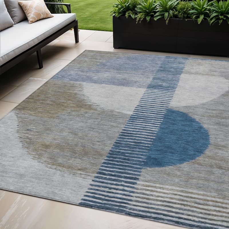 HomeRoots Geometric Transitional Rectangle Outdoor Rug - 5' X 8'