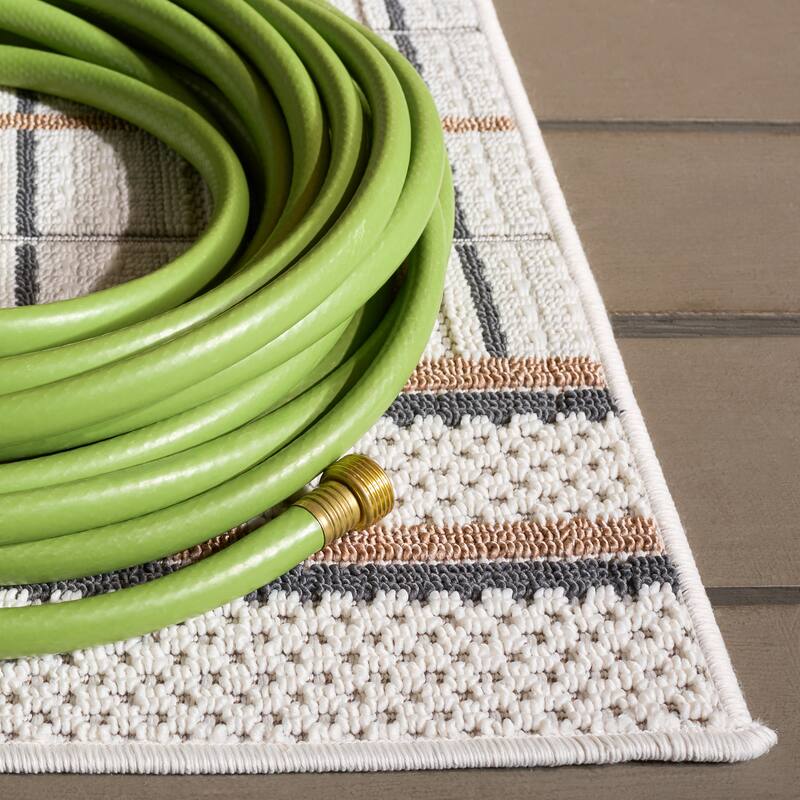 SAFAVIEH Veranda Tiziana Washable Indoor/Outdoor Rug - Weather Resistant & Easy Cleaning