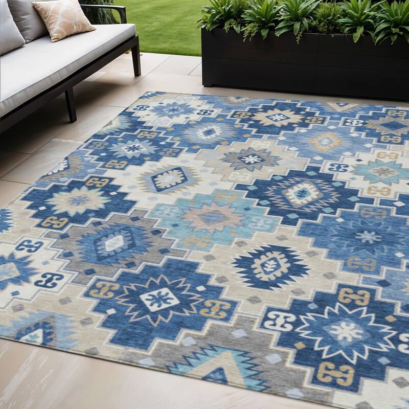 HomeRoots Southwestern Transitional Rectangle Outdoor Rug - 5' X 8'