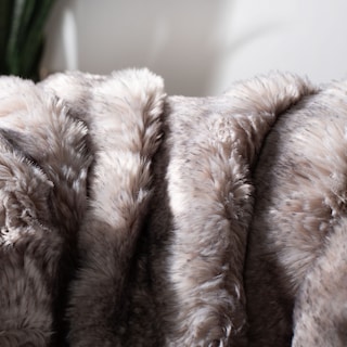 SAFAVIEH Faux Chinchilla Throw -Grey