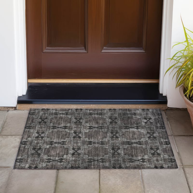 Machine Washable Indoor/ Outdoor Boho Medallions Chantille Rug - Gray - 1'8" x 2'6"