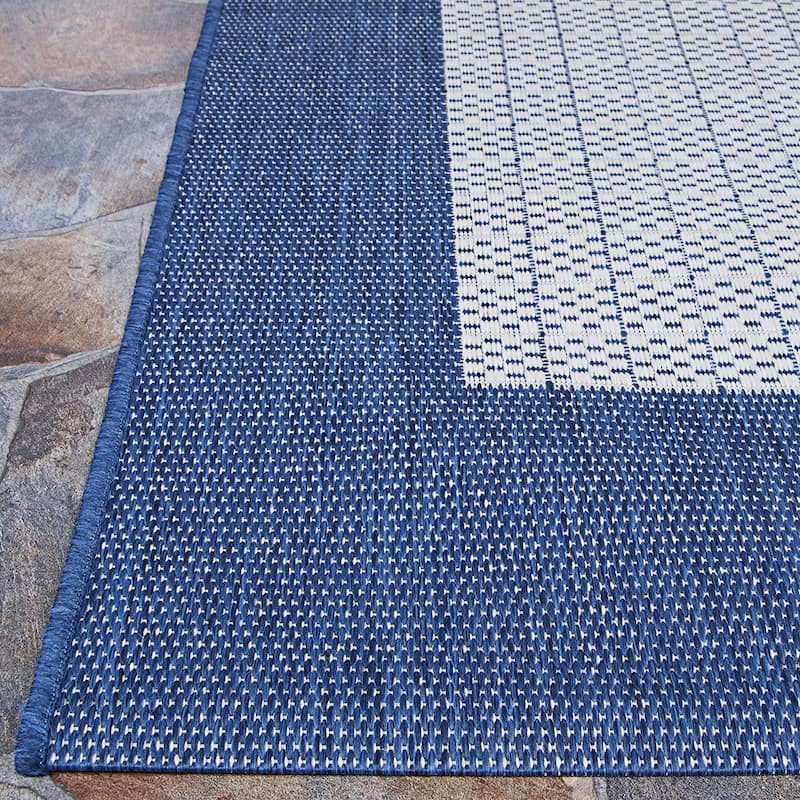 Pergola Quad Indoor/ Outdoor Area Rug