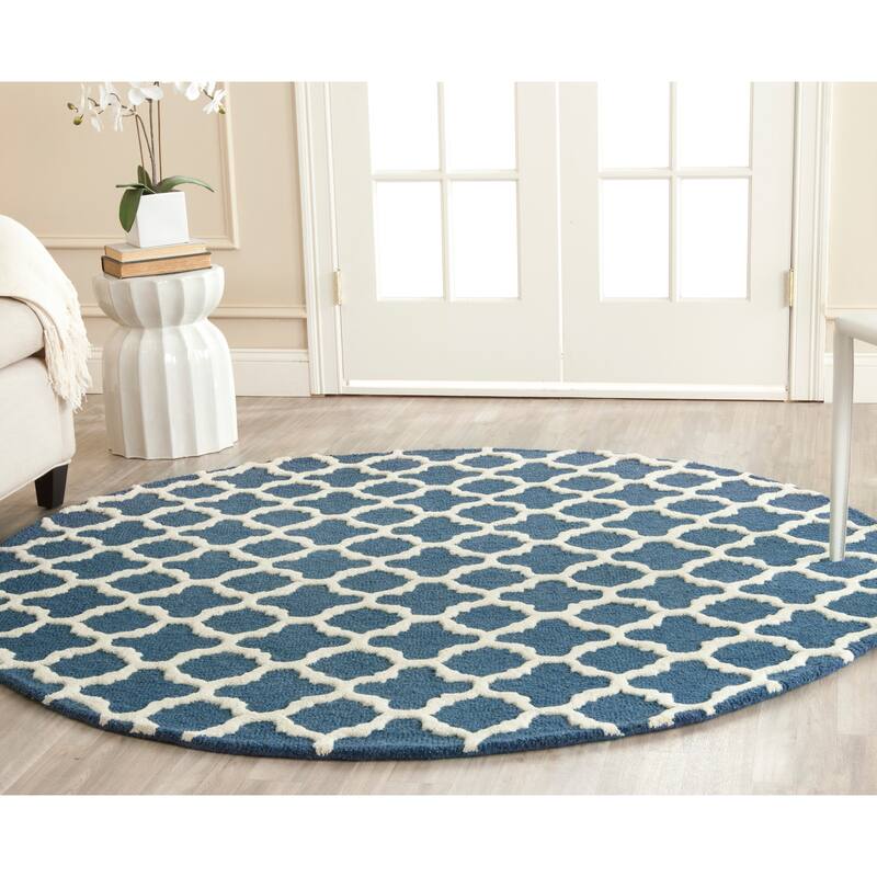 SAFAVIEH Handmade Cambridge Touria Modern Moroccan Wool Rug - 6' Round - Navy/Ivory