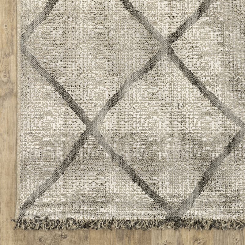 Style Haven Grayton Diamond Lattice Beige/ Black Indoor-Outdoor Fringe Edge Rug