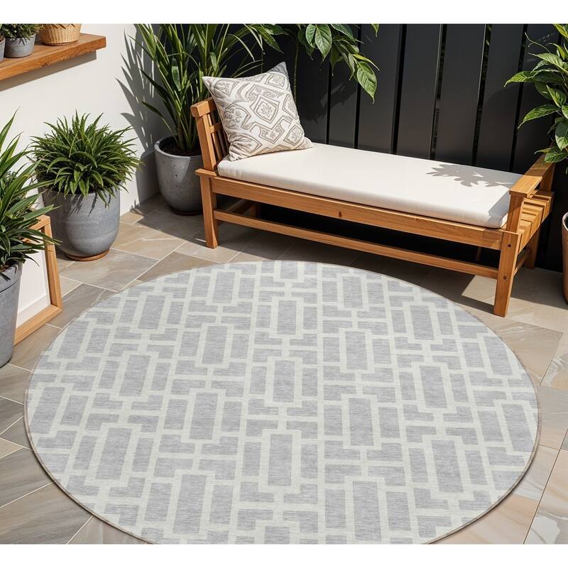 HomeRoots Geometric Transitional Rectangle Outdoor Rug - 8' Round