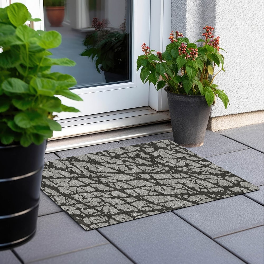 Machine Washable Indoor/ Outdoor Transitional Gray Crackle Chantille Rug