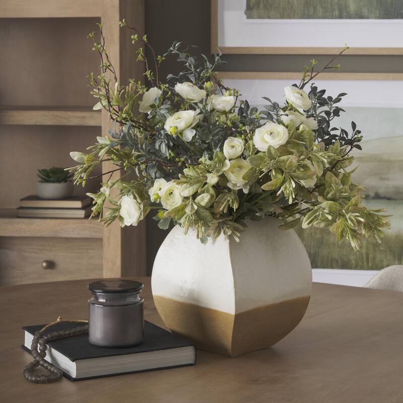 Vania Short Off White Texture Vase