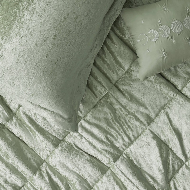 Intelligent Design Isabel Velvet Comforter Set