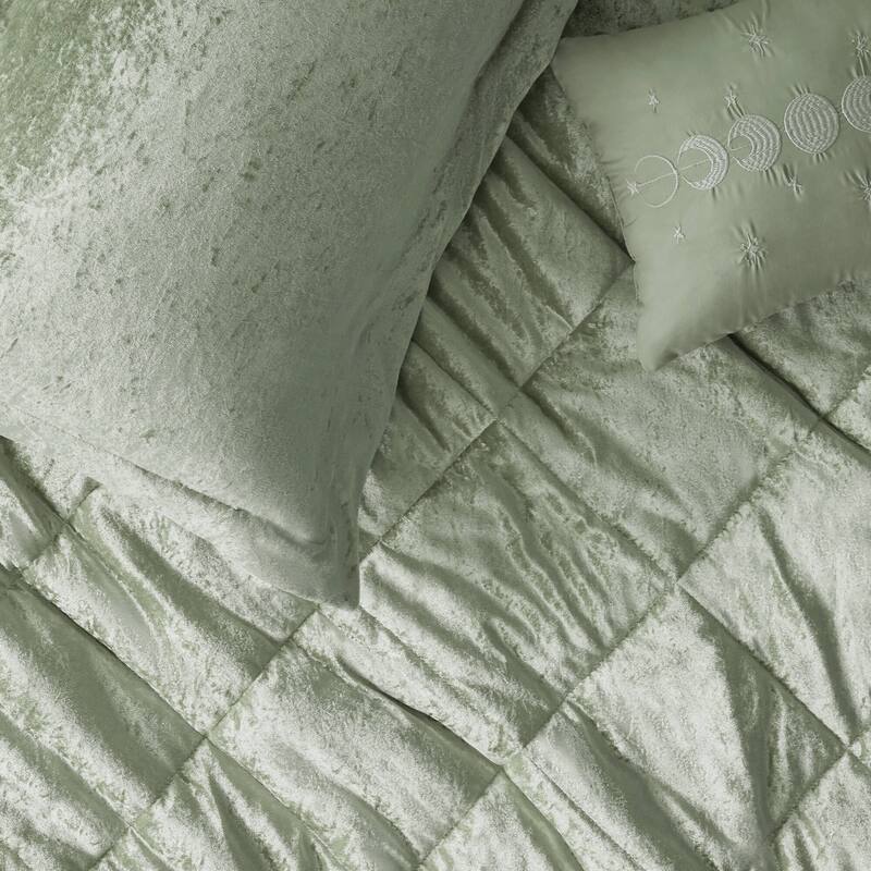 Intelligent Design Isabel Velvet Duvet Cover Set (Insert Excluded)