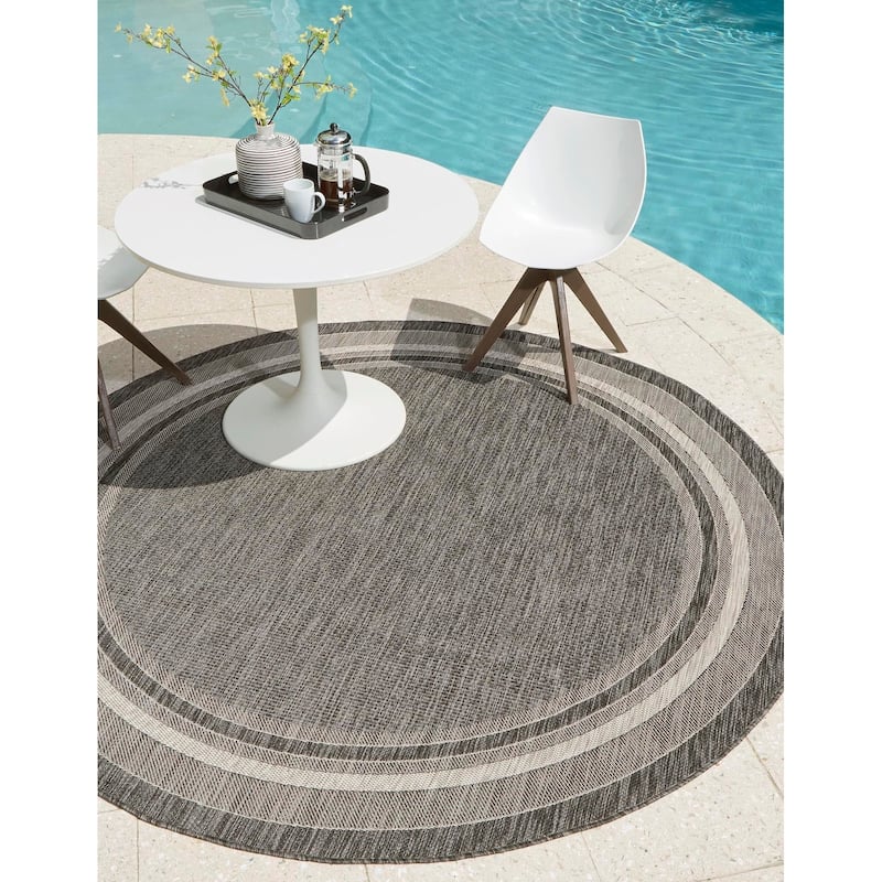 Outdoor Dimension Collection Area Rug - Black - 4' Round