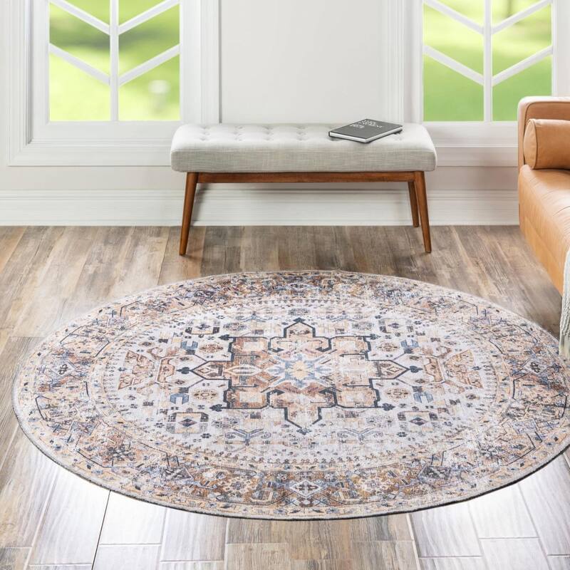 Traditional Tira Collection Area Rug