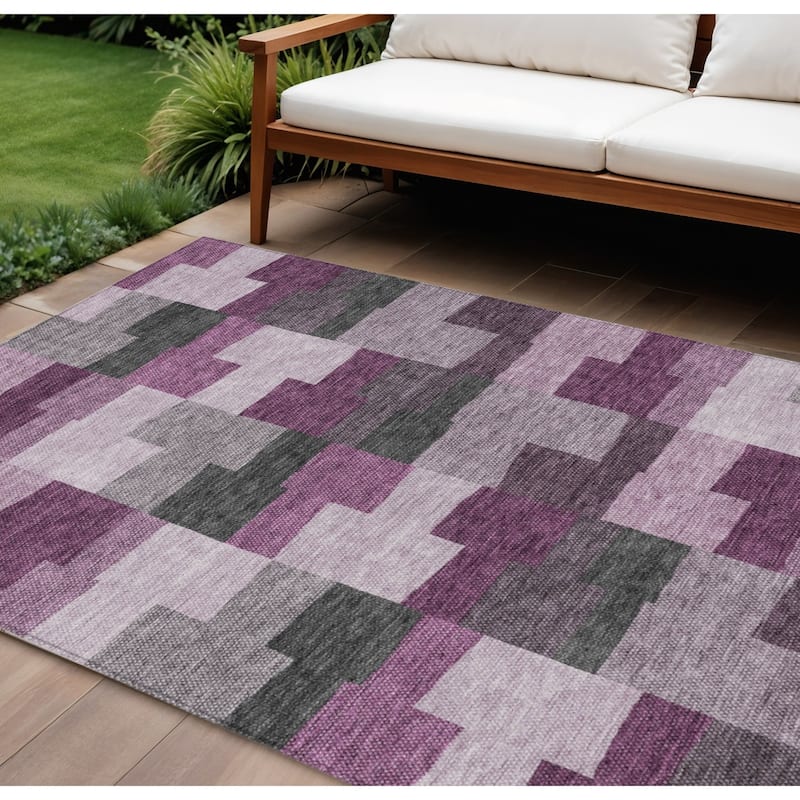 HomeRoots Geometric Transitional Rectangle Outdoor Rug - 8' X 10'