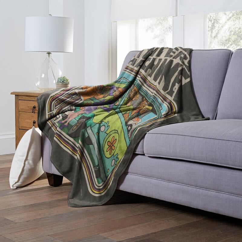 Warner Brothers Scooby-Doo It's Lit Gang Silk Touch Throw Blanket
