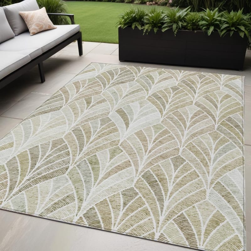 HomeRoots Geometric Transitional Rectangle Outdoor Rug - 5' X 8'