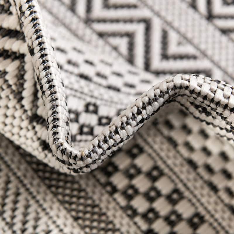 Outdoor Laaset Collection Area Rug