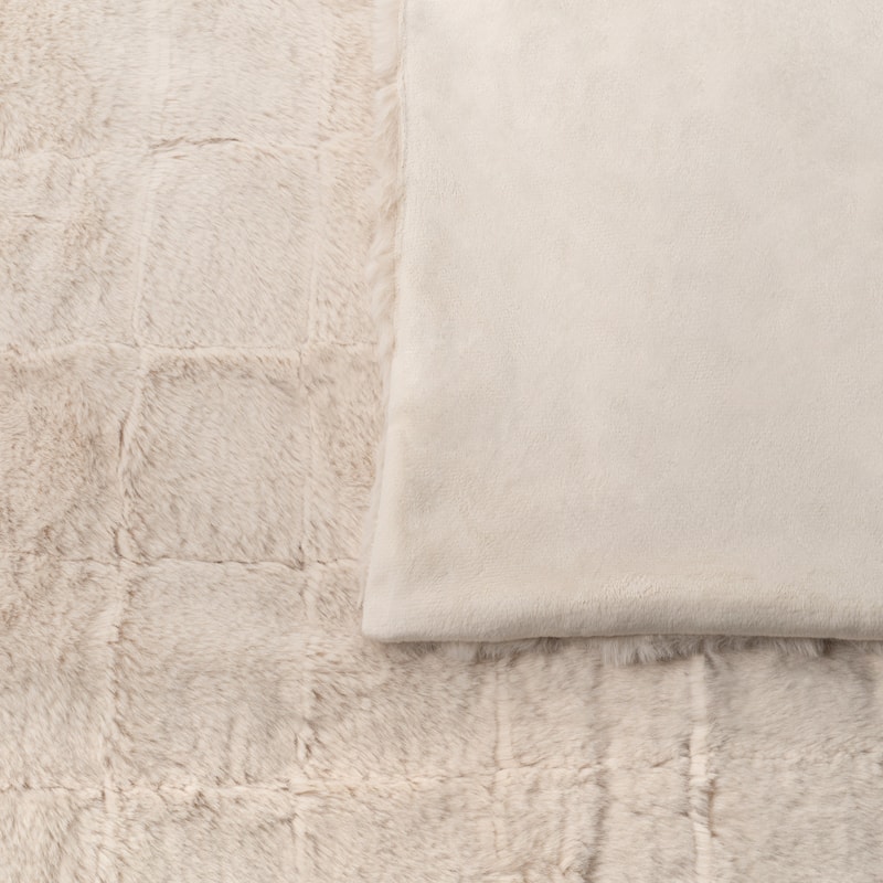 Super Comfy North Branch Series Fur Throw