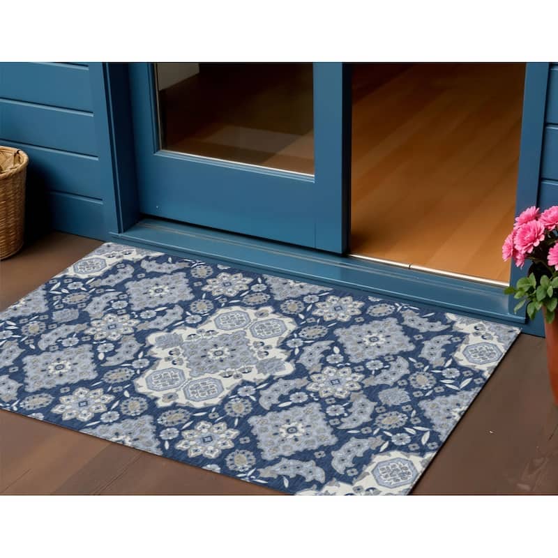 HomeRoots Medallion Traditional Rectangle Outdoor Rug - 3' x 5'