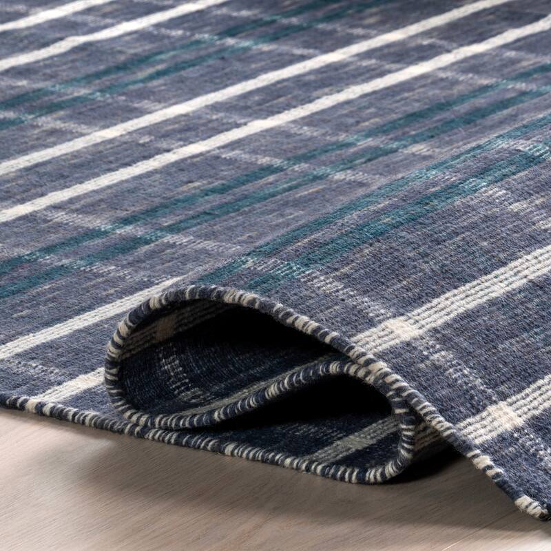 Nuloom Loretta Plaid Wool Fringe Area Rug
