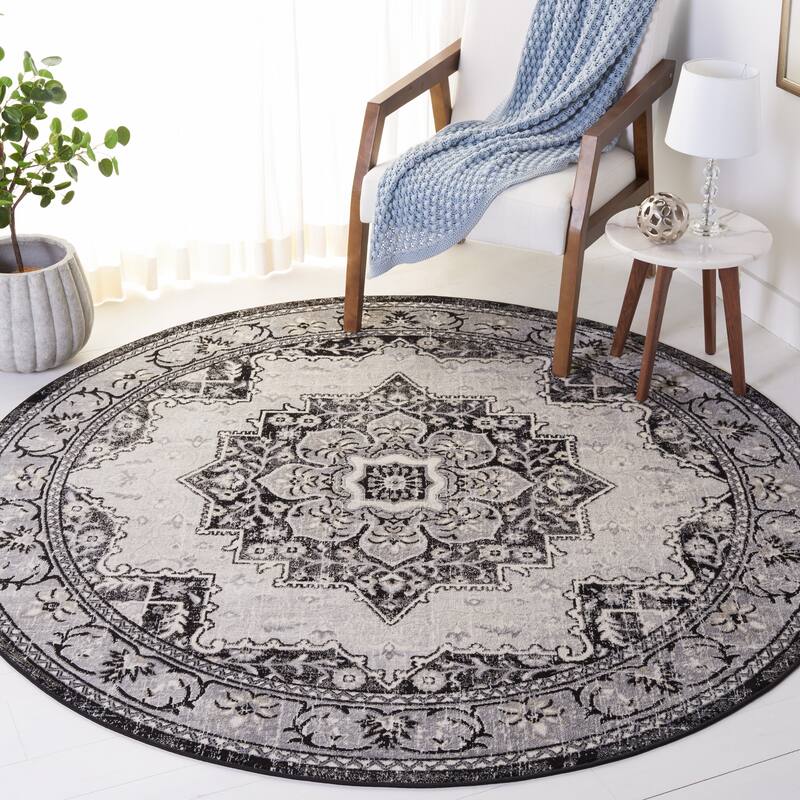 SAFAVIEH Brentwood Taisi Traditional Rug - 6'7" Round - Black/Ivory