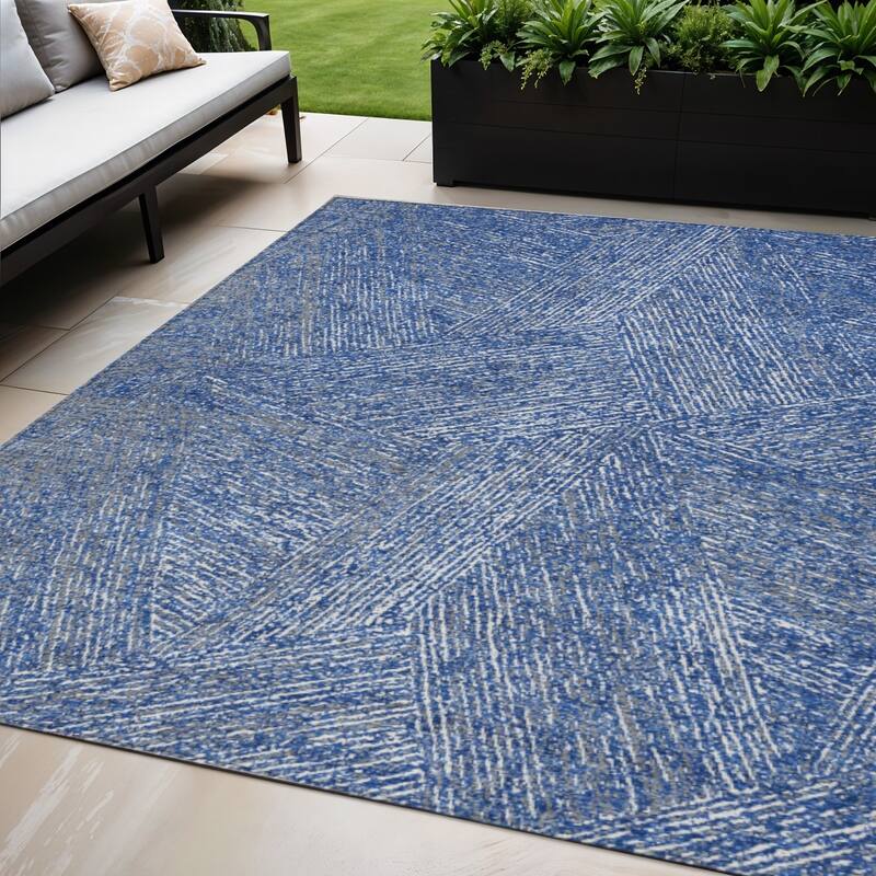 HomeRoots Abstract Transitional Rectangle Outdoor Rug - 5' X 8'