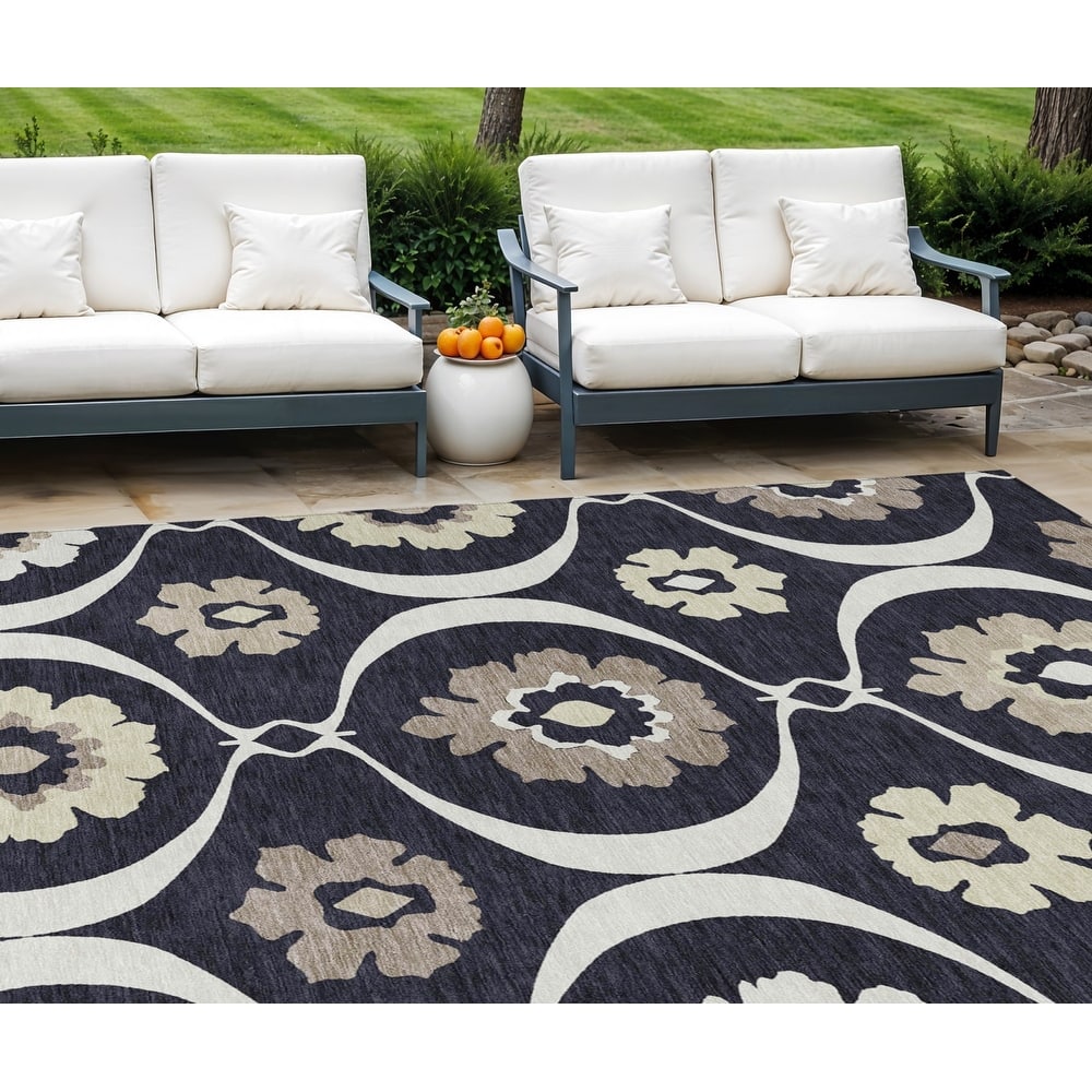 HomeRoots Medallion Transitional Rectangle Outdoor Rug