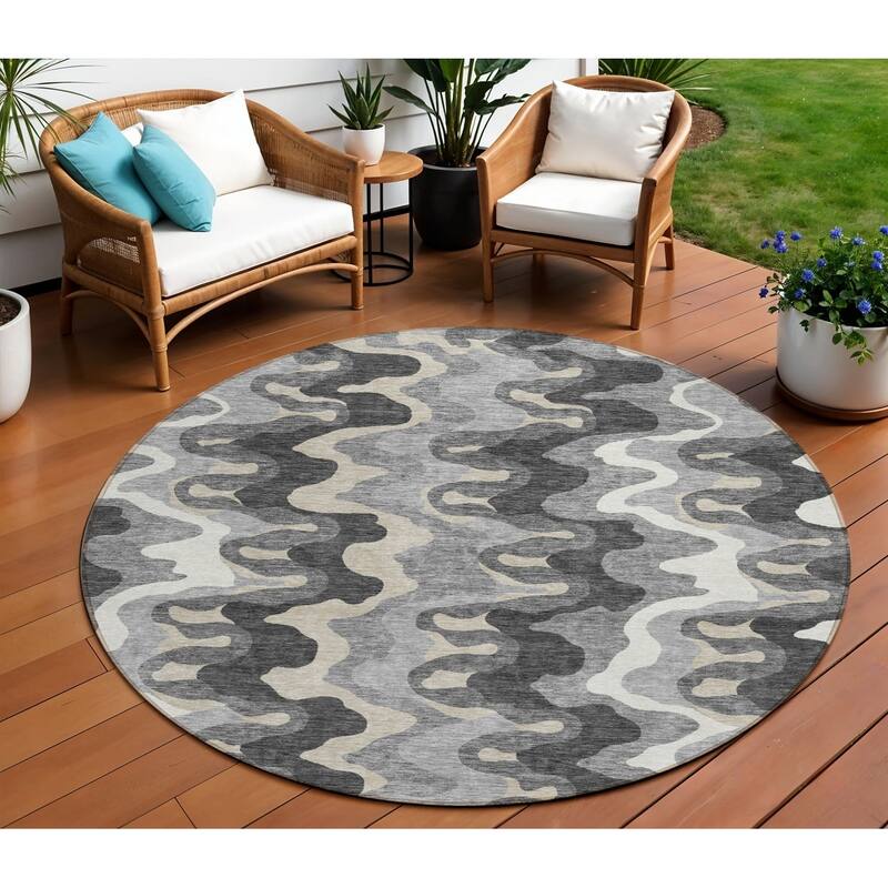 HomeRoots Abstract Transitional Rectangle Outdoor Rug - 8' Round