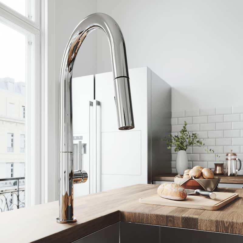 VIGO Greenwich 18" H Single Handle Pull-Down Sprayer Kitchen Faucet