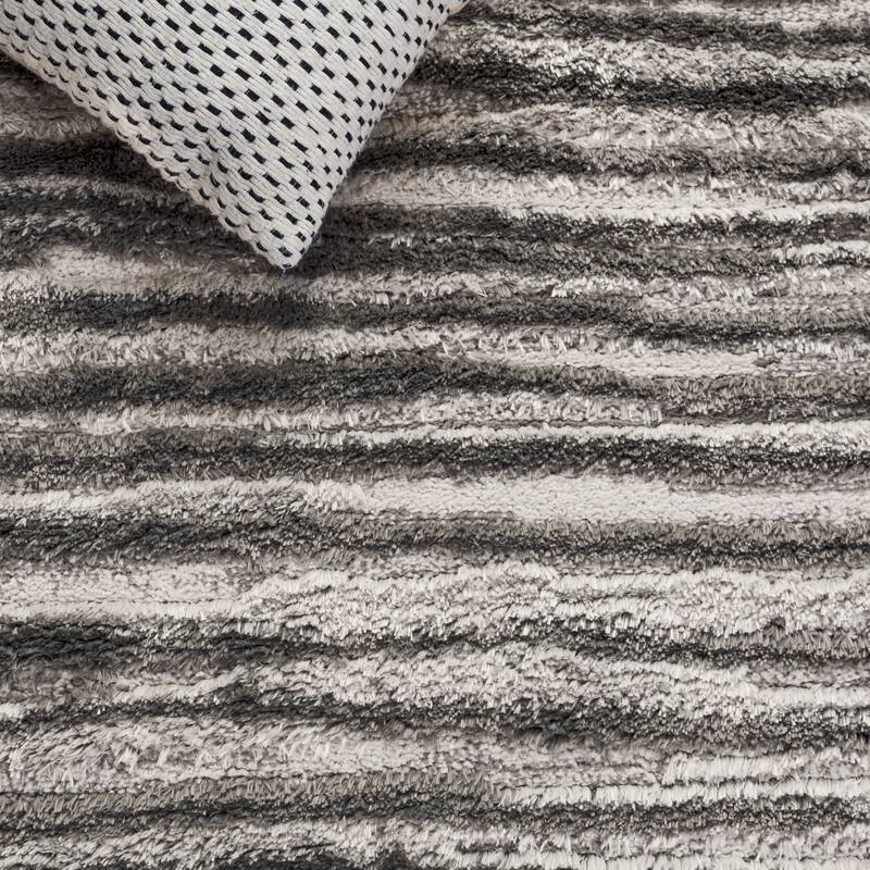 SAFAVIEH Seattle Thorun Shag Modern Striped 1-inch Thick Rug