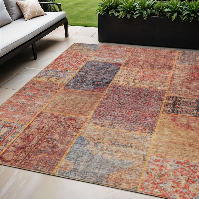 HomeRoots Patchwork Transitional Rectangle Outdoor Rug - 5' X 8'