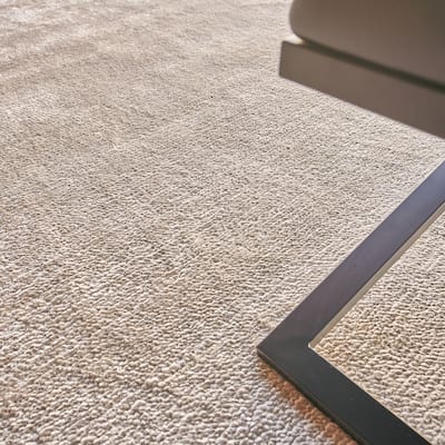 EXQUISITE RUGS Plush Hand-knotted Light Beige Area Rug.