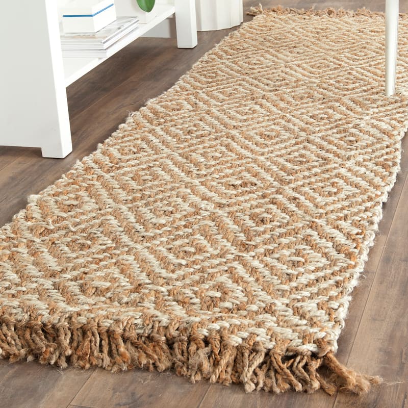 SAFAVIEH Handmade Natural Fiber Souad Jute Rug with Fringe - Natural/Ivory - 2' 6" x 6'