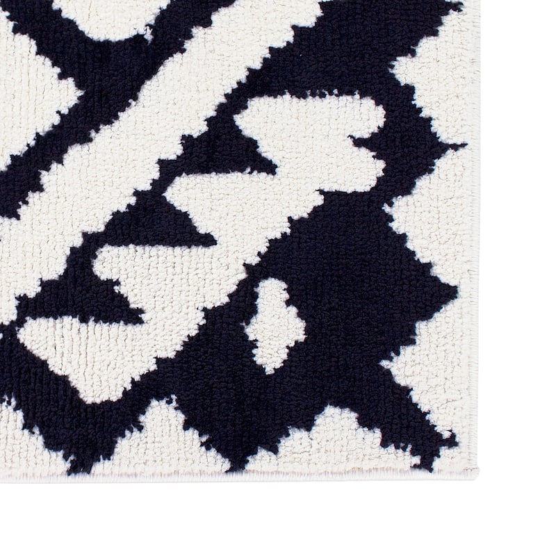 Geometric Aztec Moroccan Pile Shag Accent Rug 5" x 7" - Black & White - 5' x 8'/Surplus - 5' x 8'/Surplus