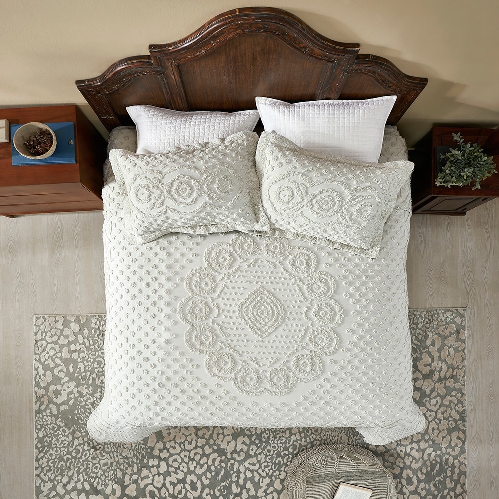 Better Trends Heirloom Collection 100% Cotton Tufted lightweight Medallion Design Machine Washable Bedspread Set